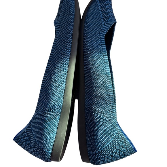 Rothys Teal Python Point Flats size 6.5 in excellent condition. Slightly used . - Picture 3 of 10